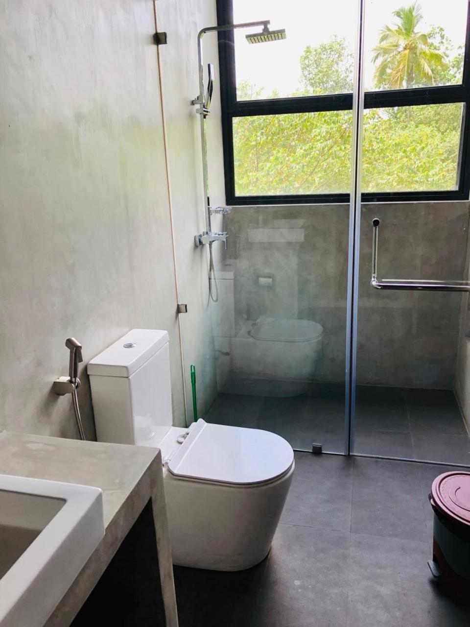 White Moon Resort Gampaha Buitenkant foto