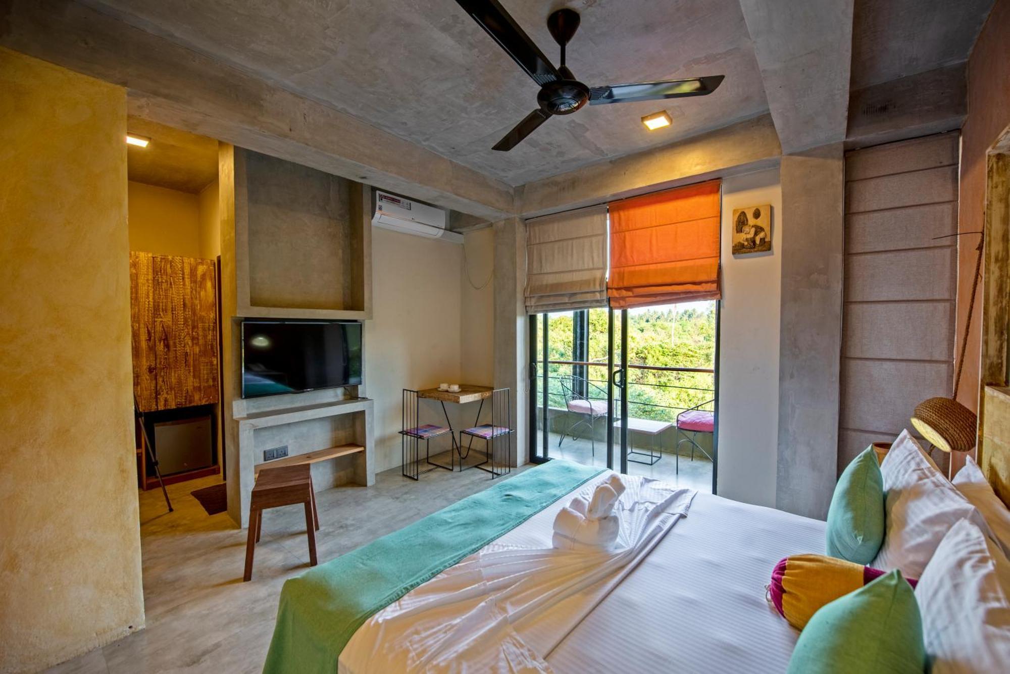 White Moon Resort Gampaha Buitenkant foto