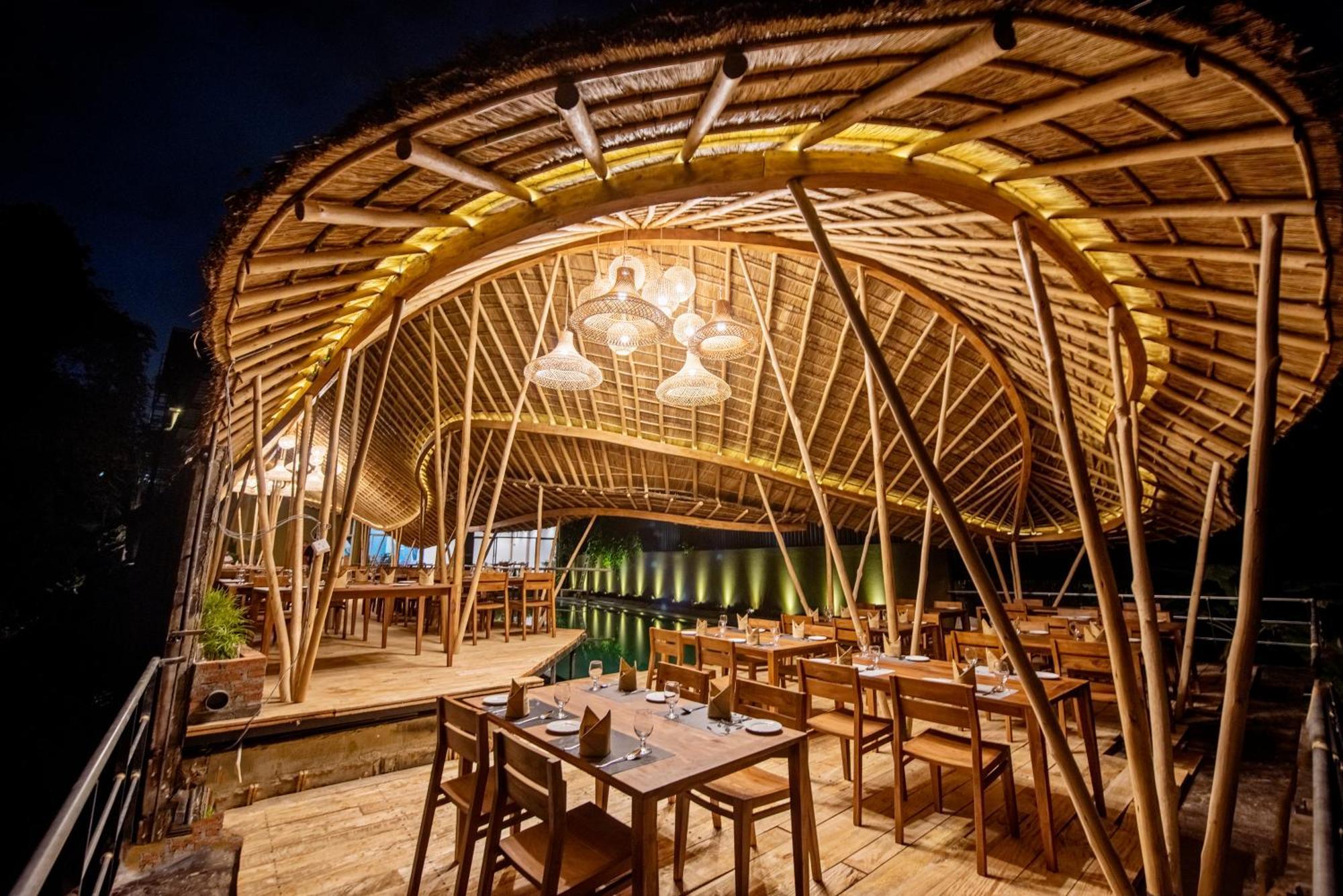 White Moon Resort Gampaha Buitenkant foto