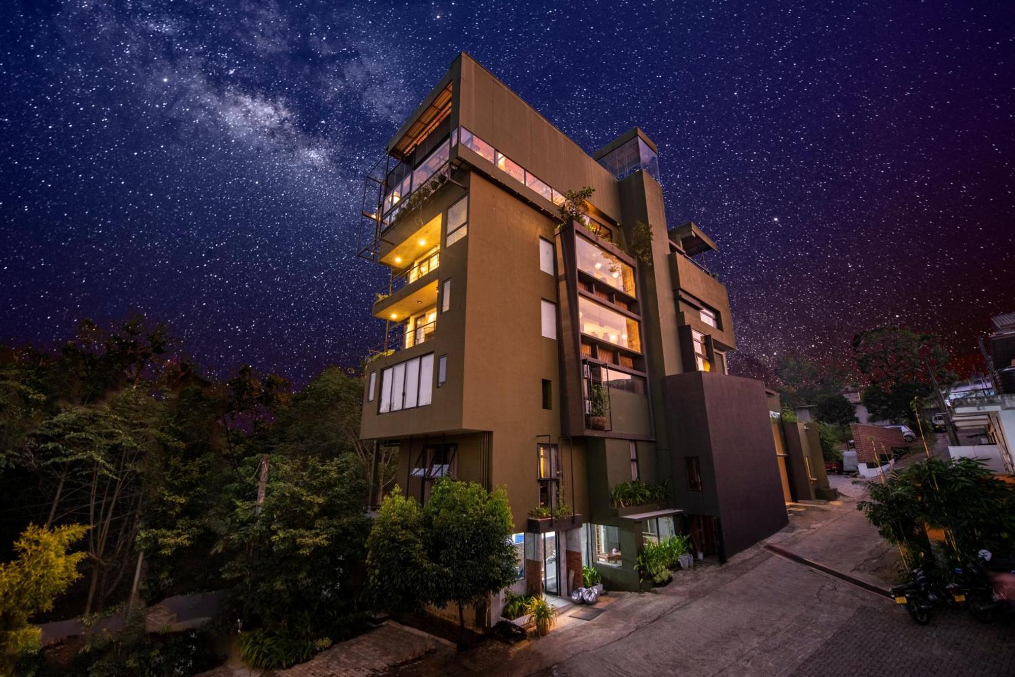 White Moon Resort Gampaha Buitenkant foto